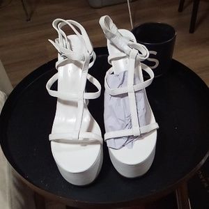 Azalea Wang Honolulu chunky sandals in white size 11